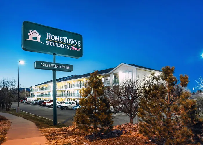 Hometowne Studios By Red Roof - Airport